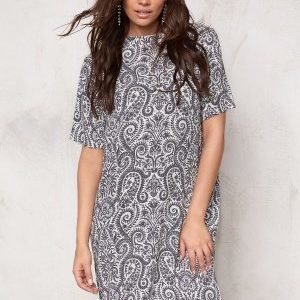 Soaked In Luxury Paisley Dress Black&White Paisley