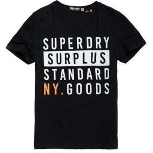 Superdry Graafinen Surplus Goods Paita Musta