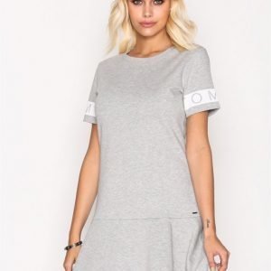 Tommy Jeans Thdw Peplum Dress S / S Skater Mekko Grey