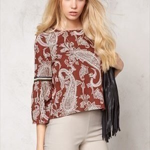 Vero Moda Pais outline top Henna