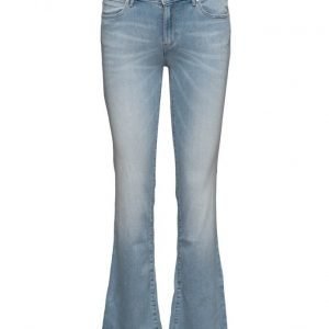 Wrangler Bootcut Summer Feeling leveälahkeiset farkut